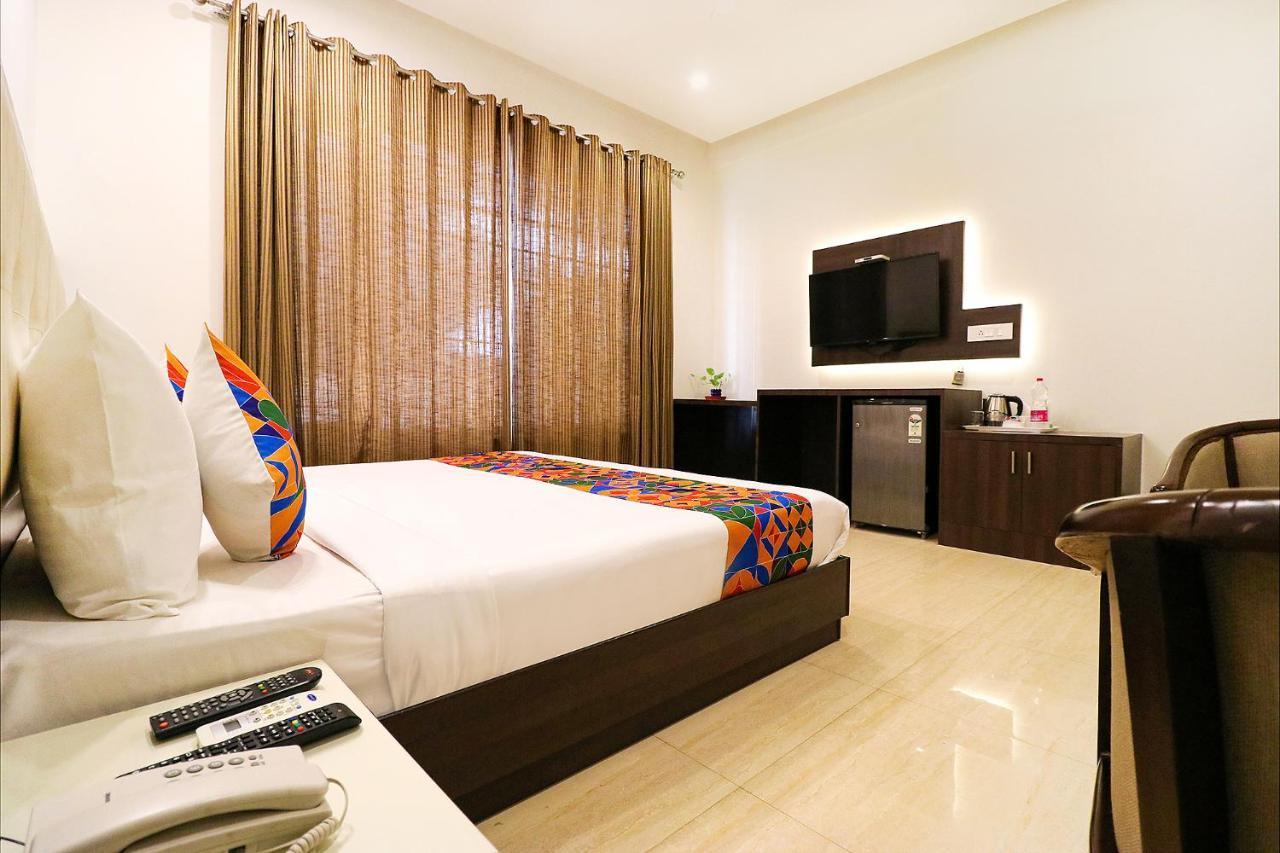 Fabhotel Oyster Villa Гургаон Екстериор снимка