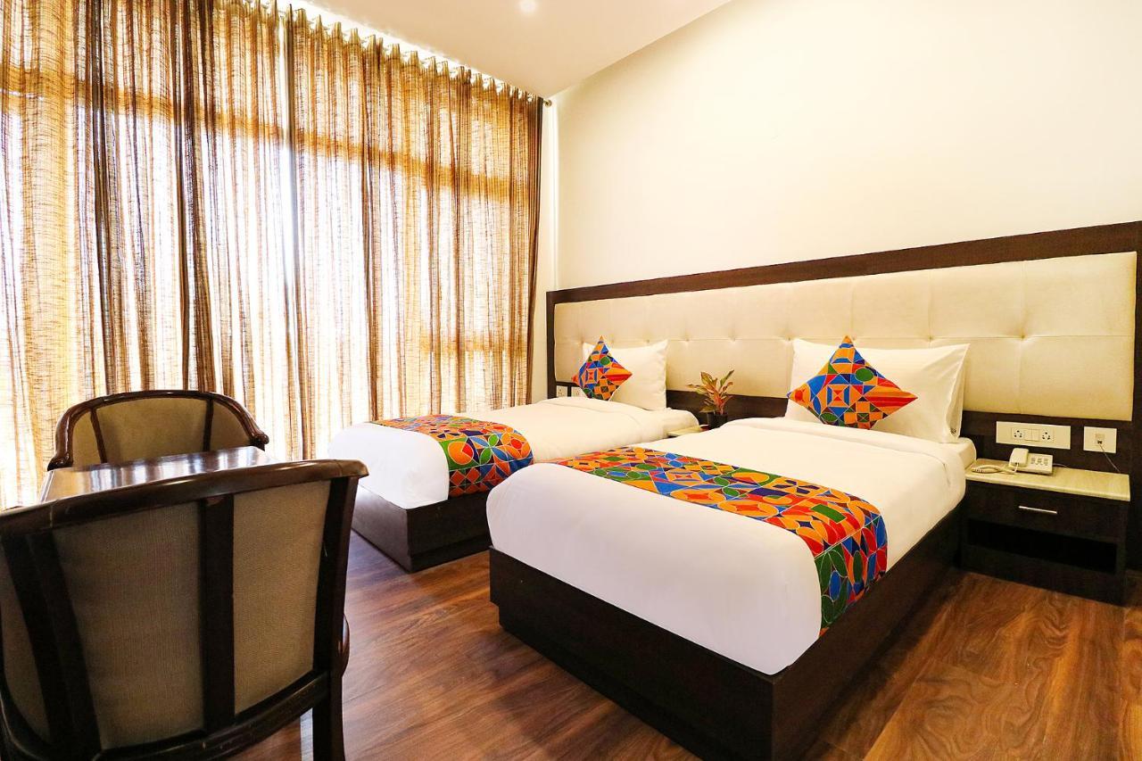 Fabhotel Oyster Villa Гургаон Екстериор снимка