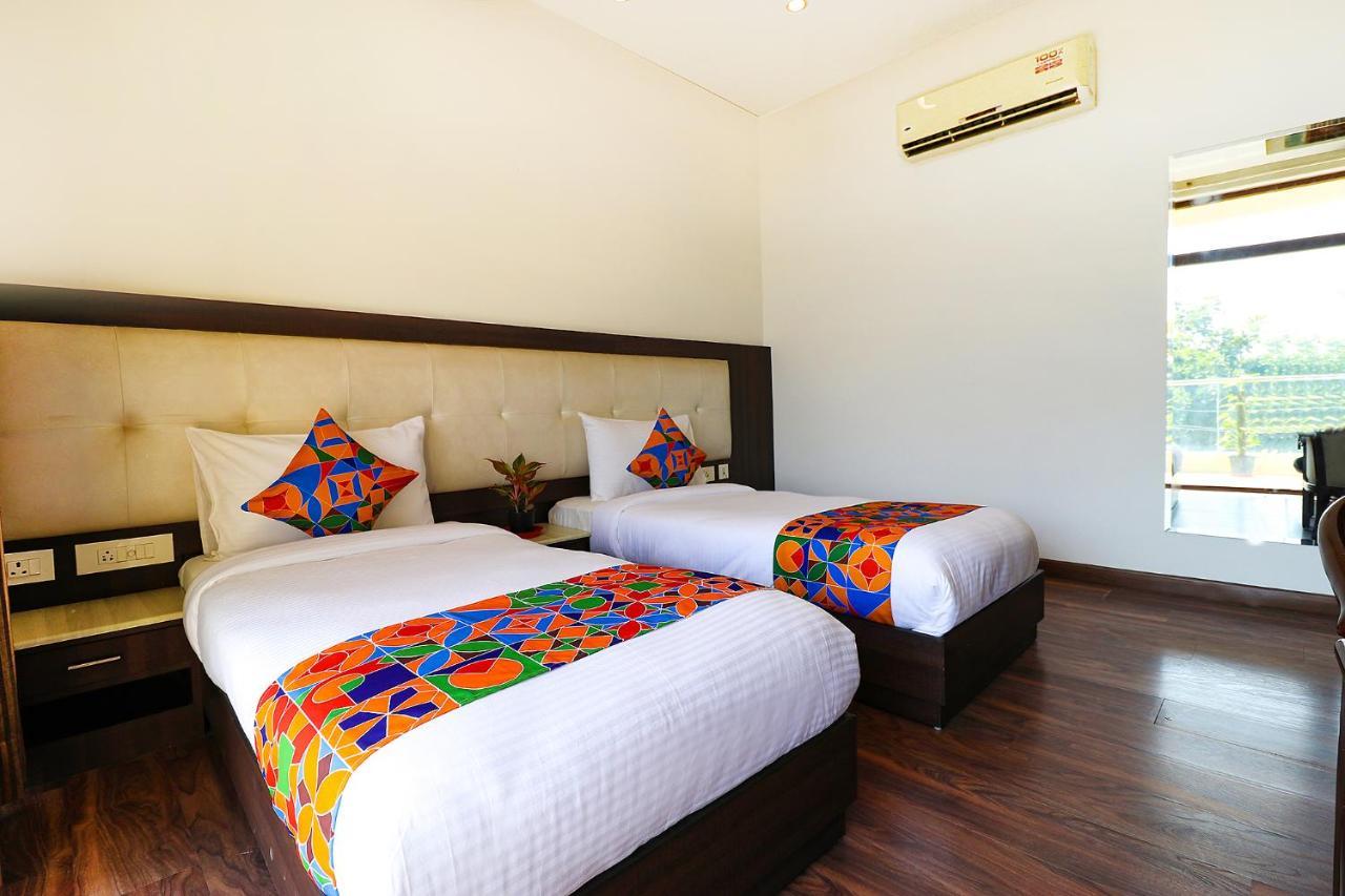 Fabhotel Oyster Villa Гургаон Екстериор снимка